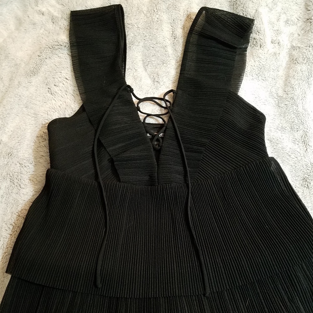 ⬇️NWT Express sexy ruffled blouse